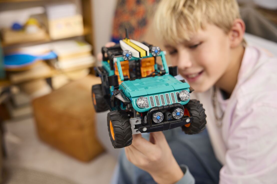 LEGO Technic Jeep Wrangler Rubicon SUV (42227) (7)