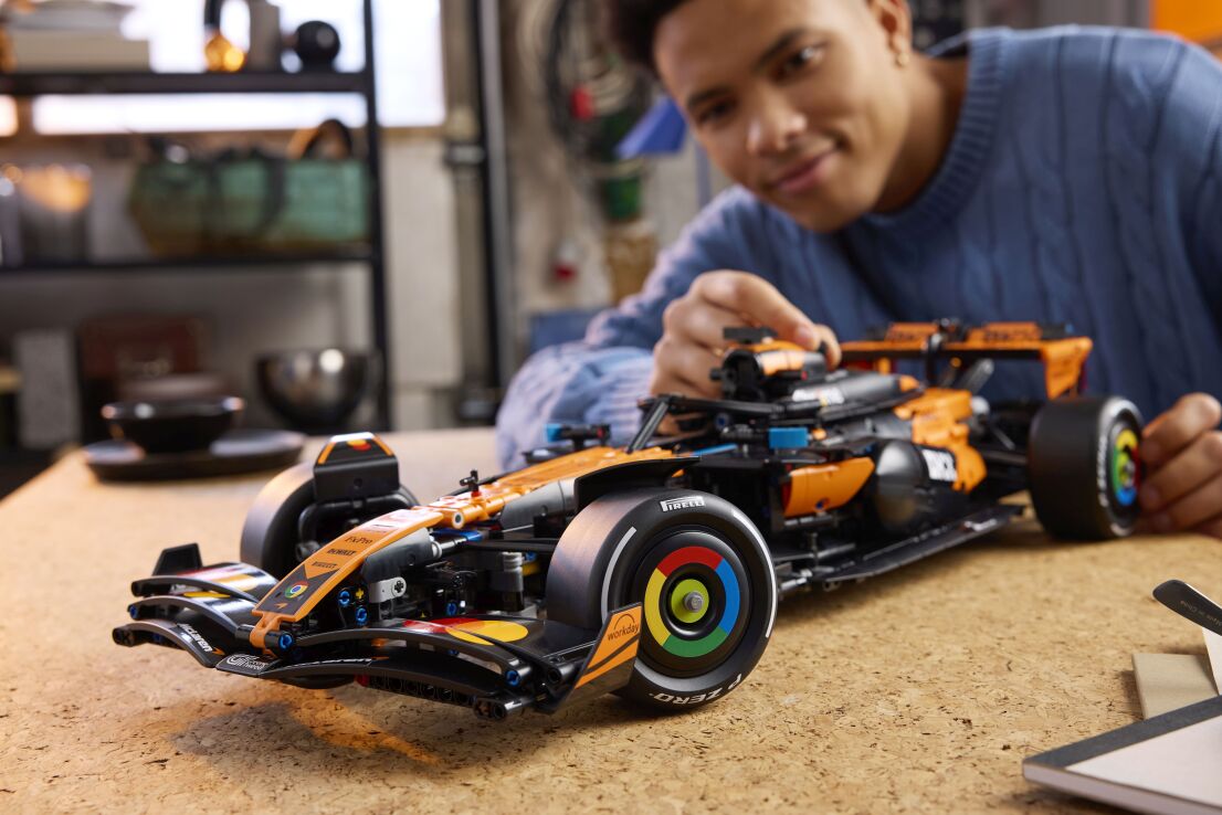 LEGO Technic McLaren MC39 F1 Car (42228) (8)