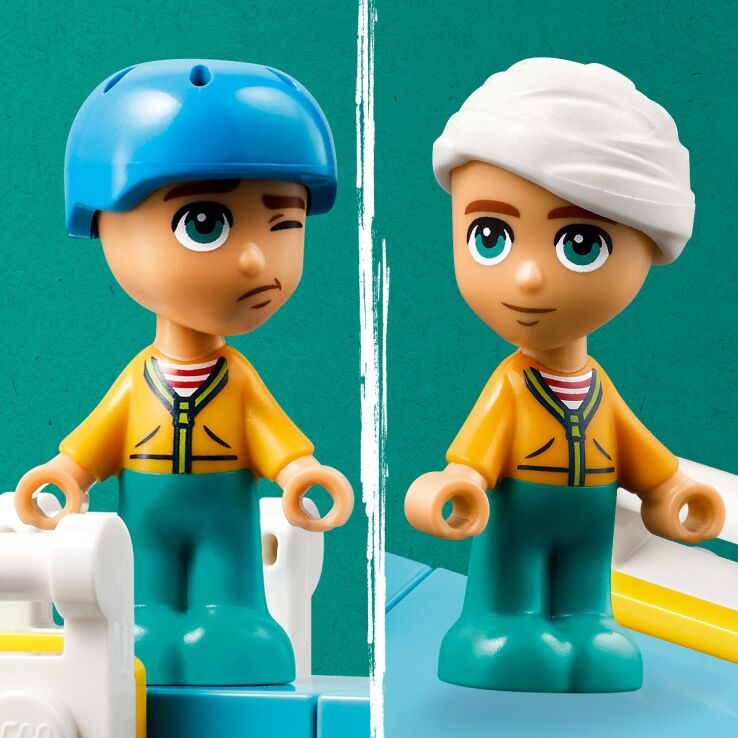 LEGO® Friends Heartlake City Hospital Ambulance (42613) (4)