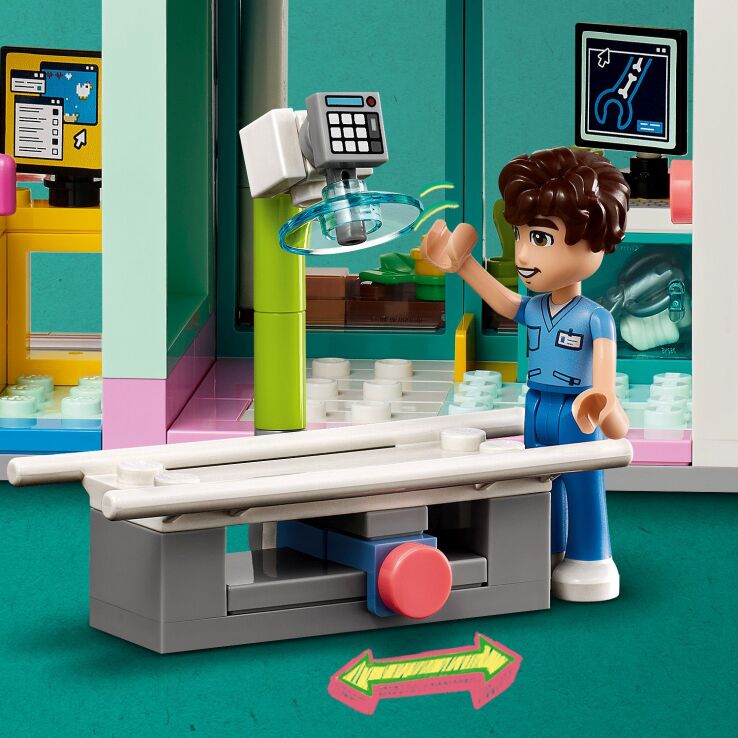 LEGO® Friends Heartlake City Hospital (42621) (4)