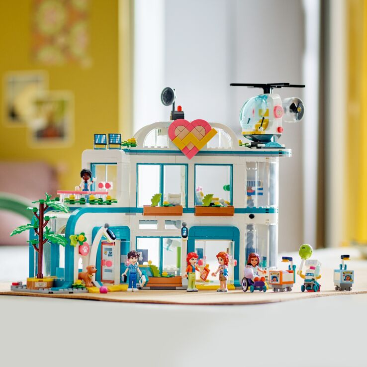 LEGO® Friends Heartlake City Hospital (42621) (6)