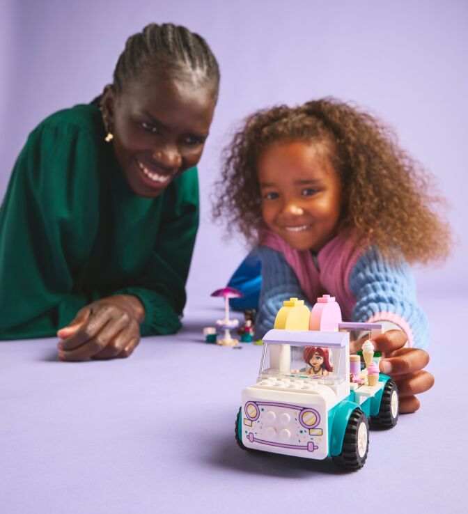 LEGO Friends Heartlake City Ice Cream Truck (42644) (7)