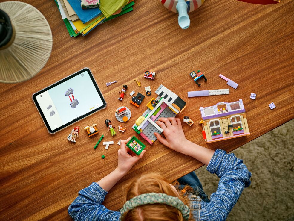 LEGO Friends Music Store & Apartment (42653) (6)