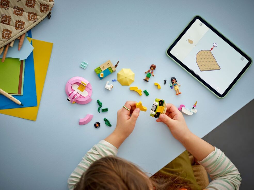 LEGO Friends Unicorn & Flamingo Pool Party (42658) (5)