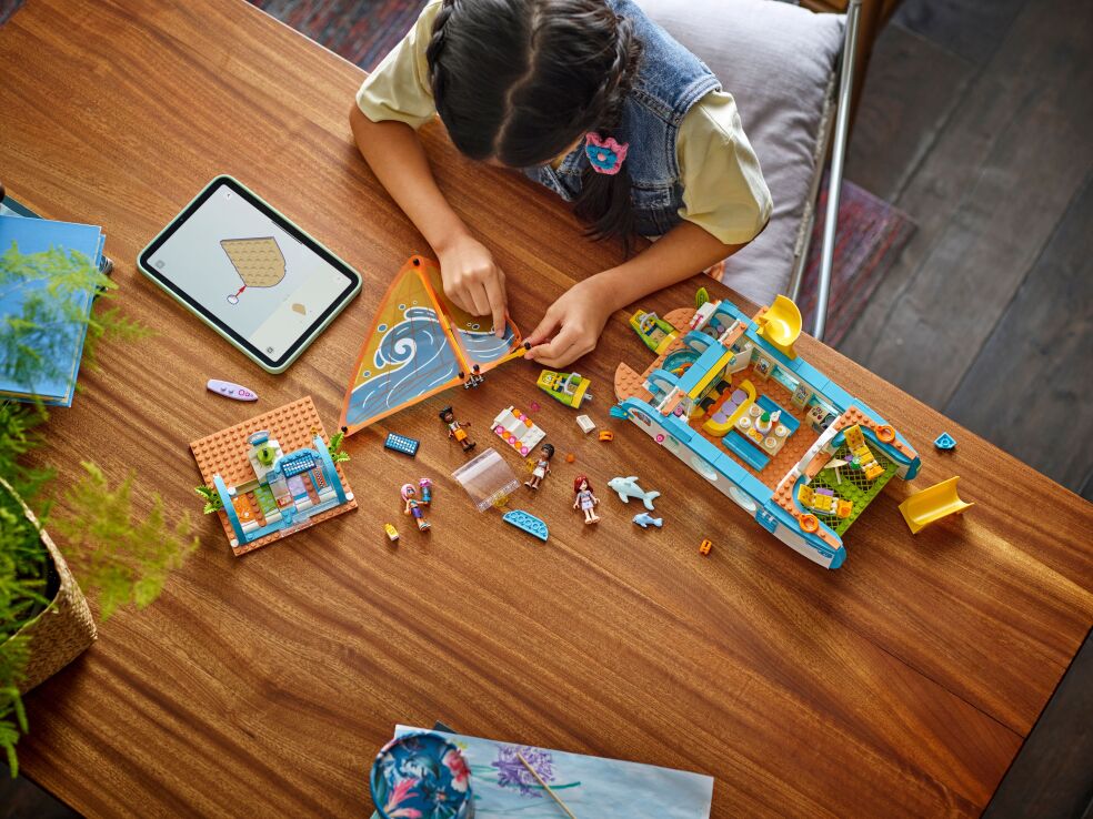 LEGO Friends Travel Boat Adventure (42664) (5)