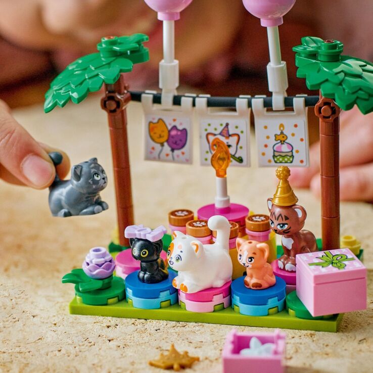 LEGO Friends Cat Birthday Party & Tree House (42666) (4)