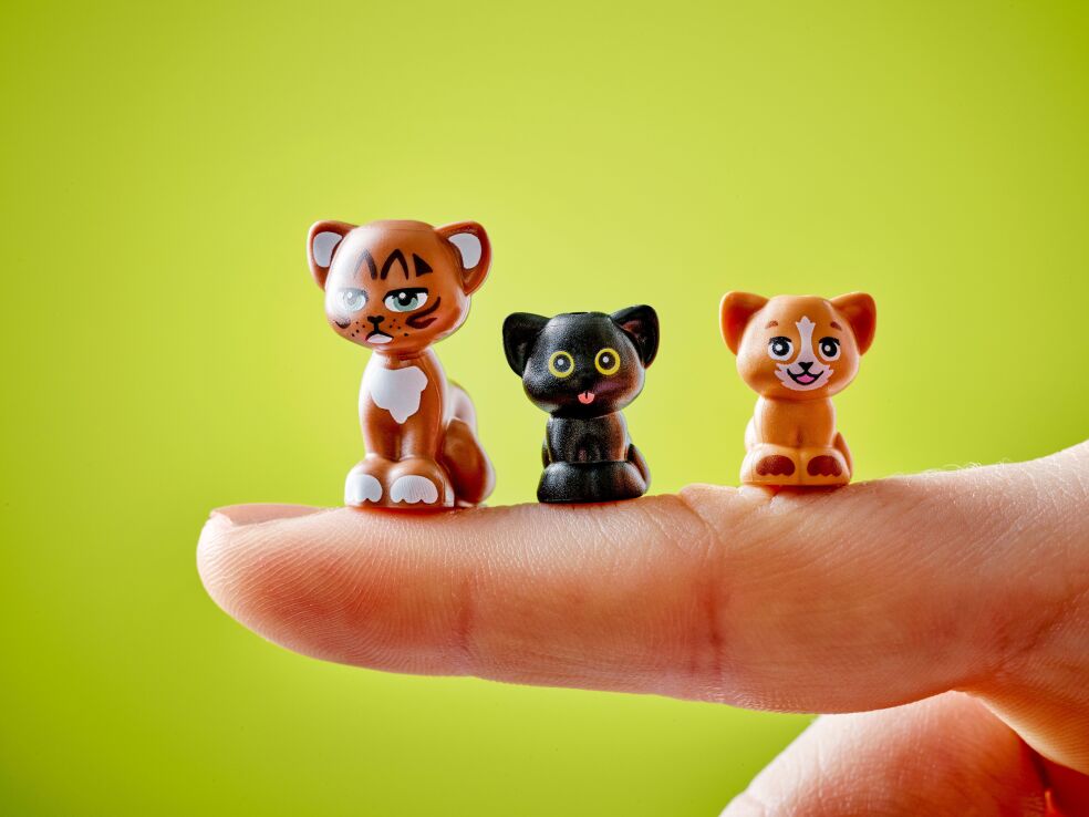 LEGO Friends Cat Birthday Party & Tree House (42666) (7)