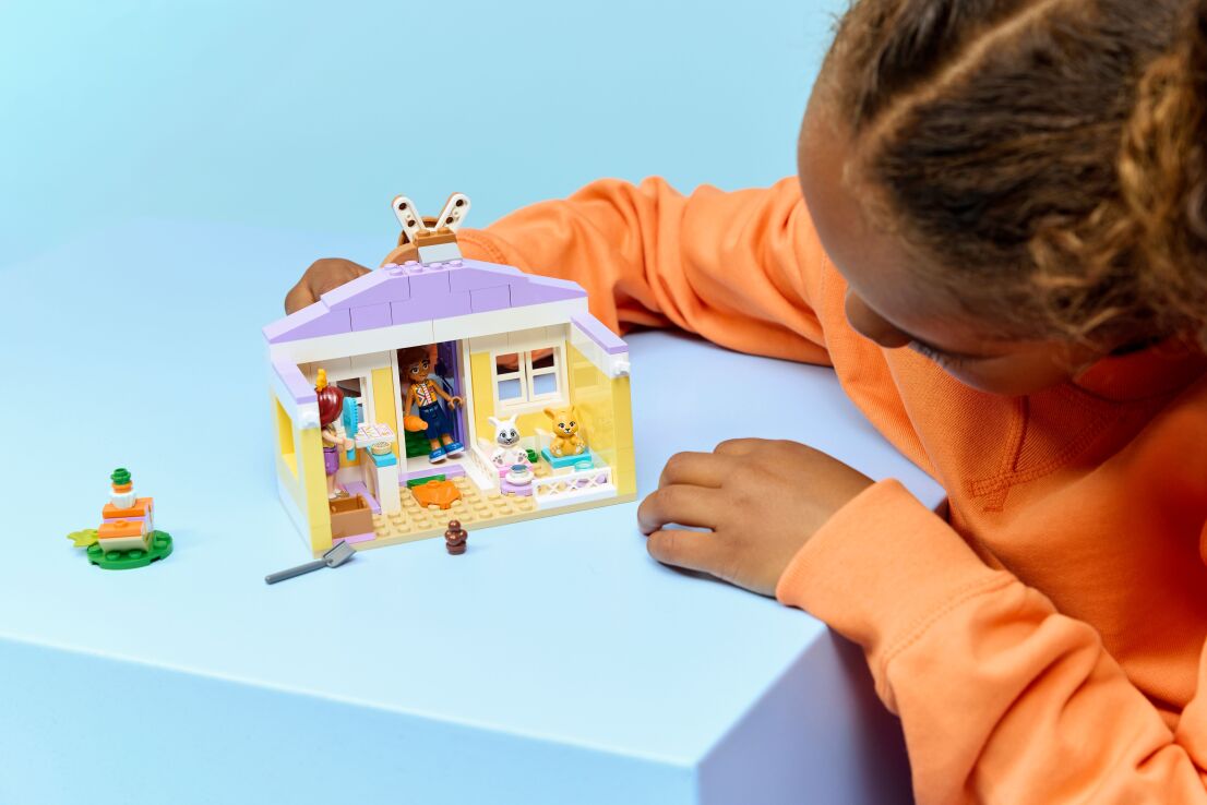 LEGO Friends Heartlake City Bunny Hotel (42679) (9)