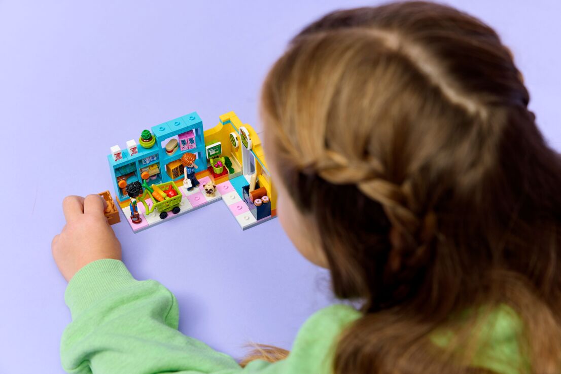 LEGO Friends Heartlake City Convenience Store (42680) (9)