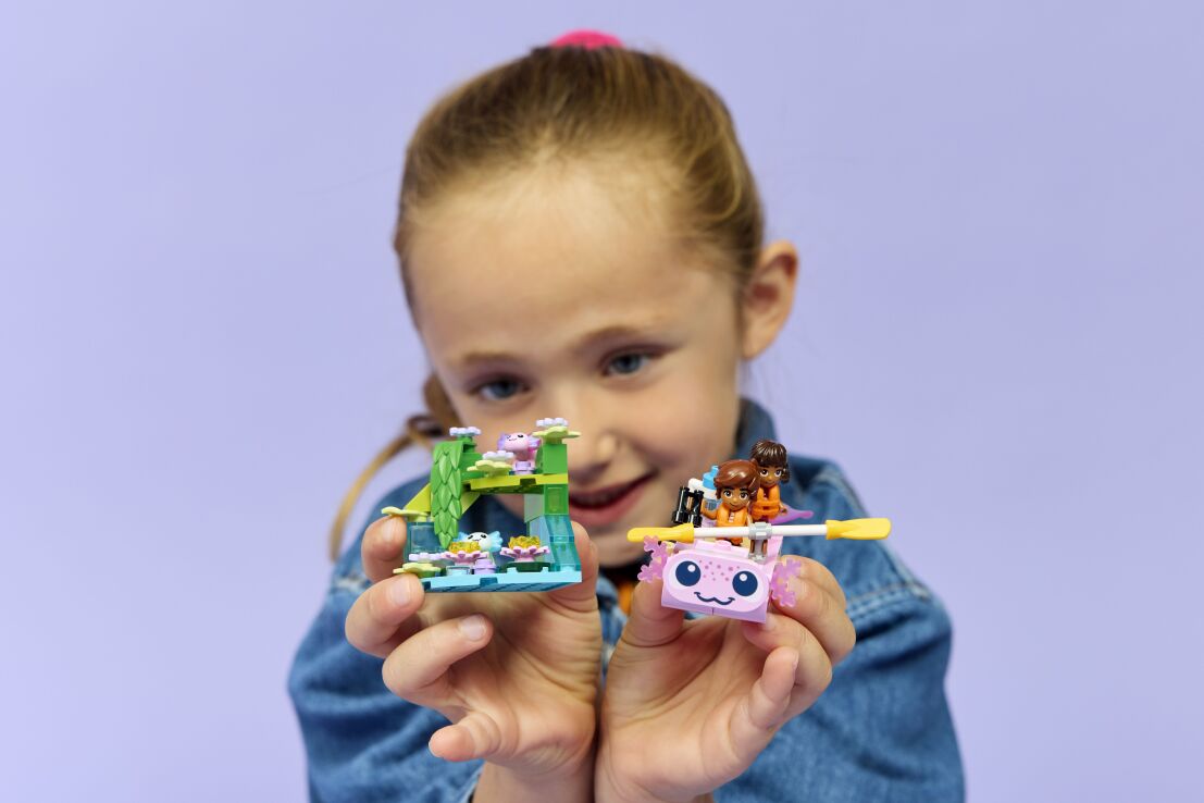 LEGO Friends Axolotl Adventure Boat (42681) (8)