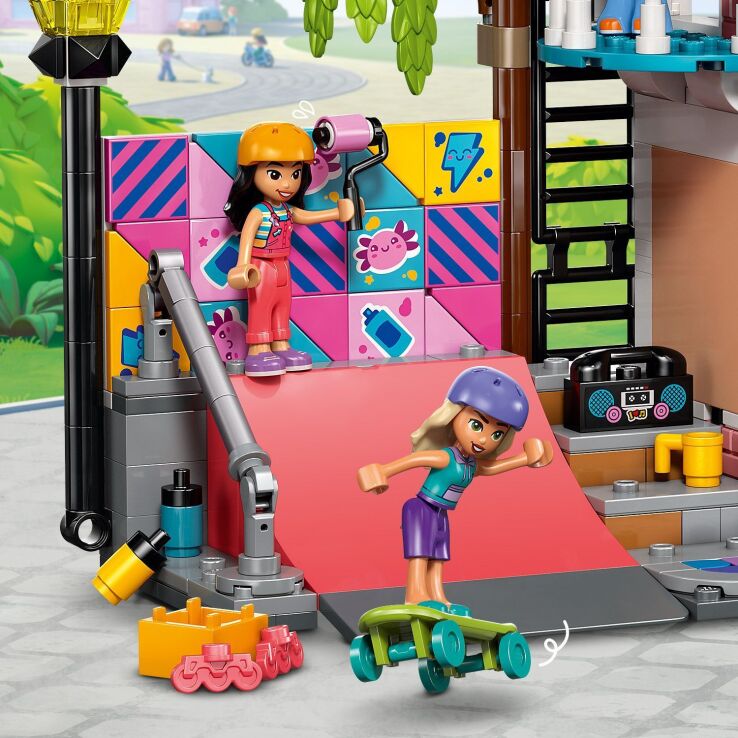 LEGO Friends Liann's Family House (42687) (4)