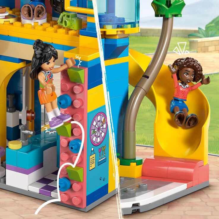 LEGO Friends Heartlake City Friends Club House (42689) (4)