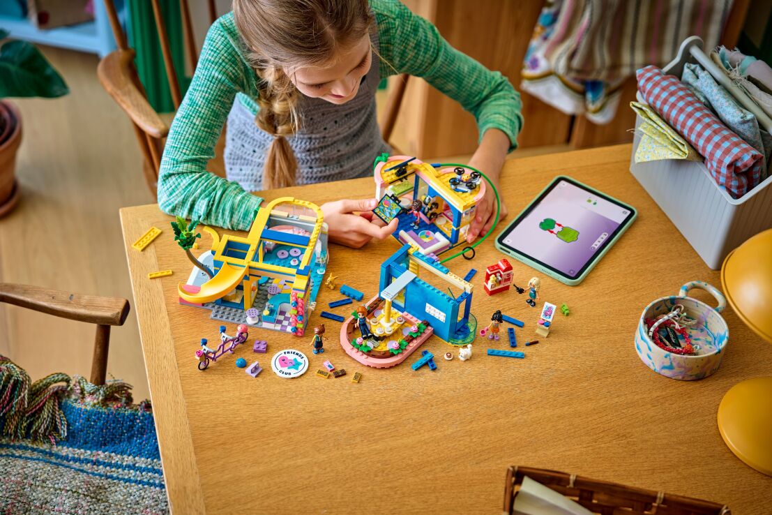 LEGO Friends Heartlake City Friends Club House (42689) (7)