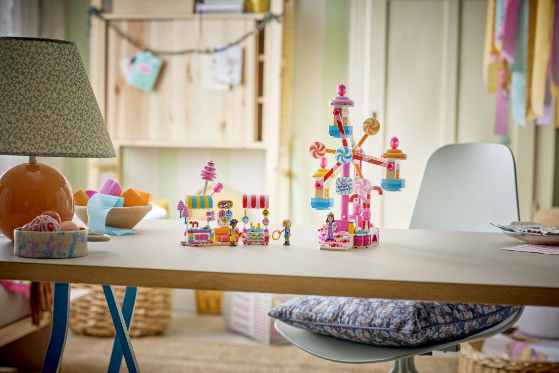 LEGO® Friends Candy & Cupcake Ferris Wheel (42700) (8)