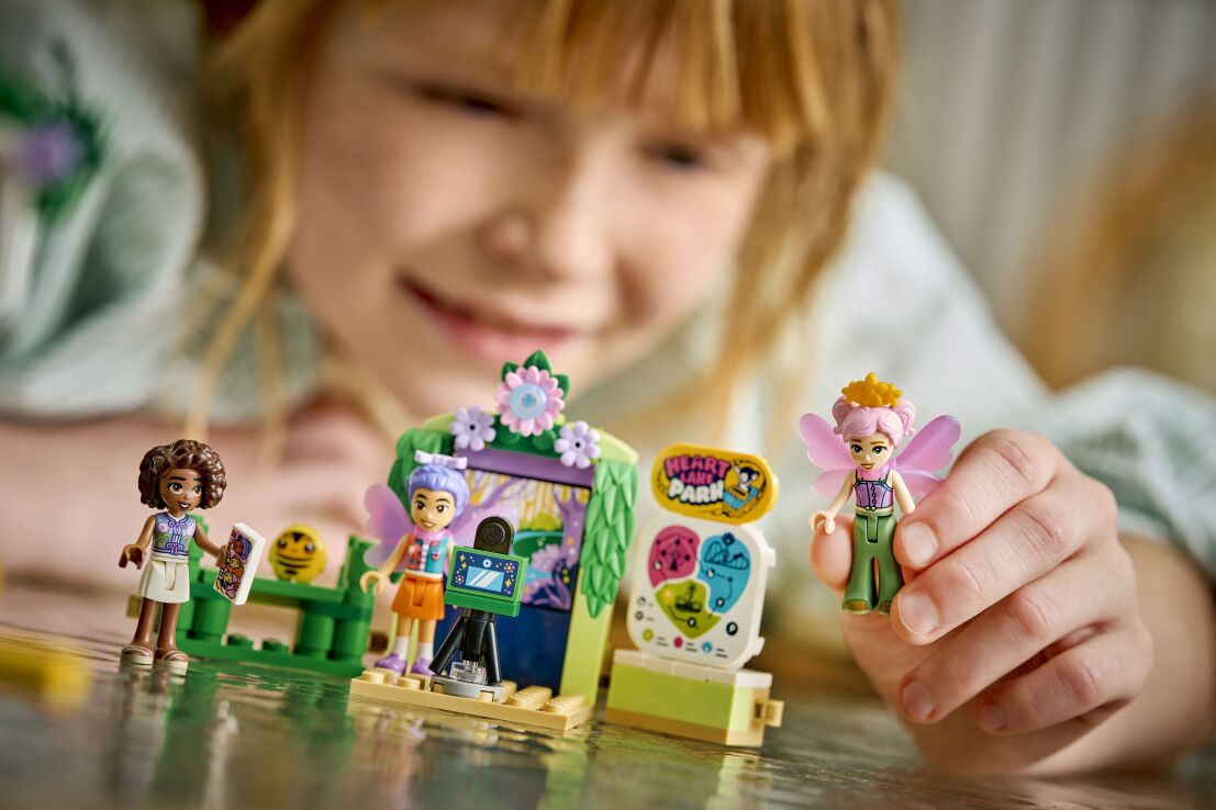 LEGO® Friends Spinning Flower & Fairy Teacup Ride (42702) (7)