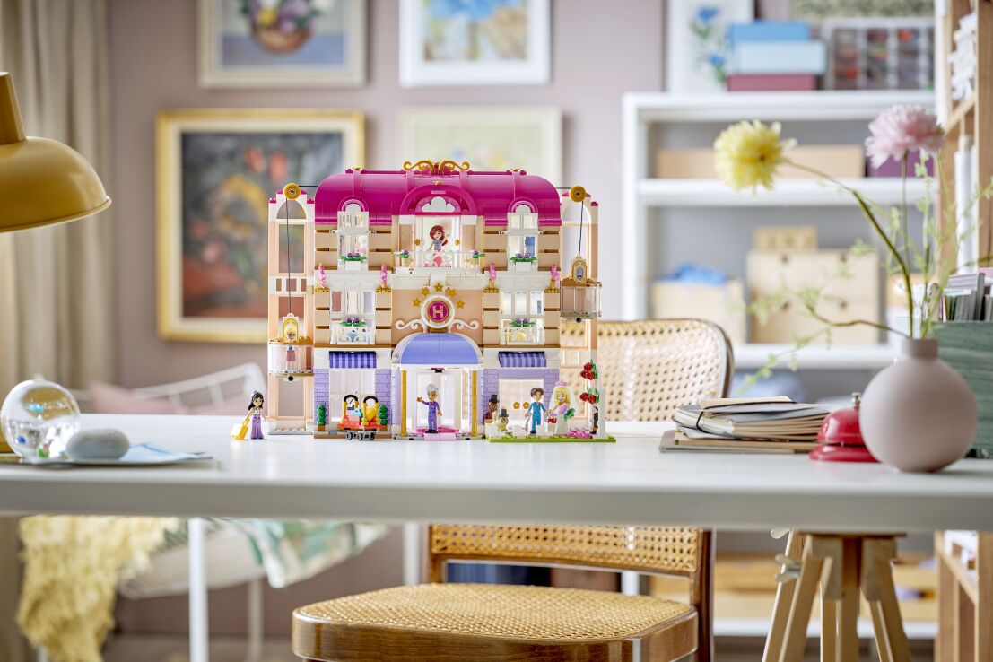 LEGO® Friends Heartlake City Grand Hotel (42704) (11)