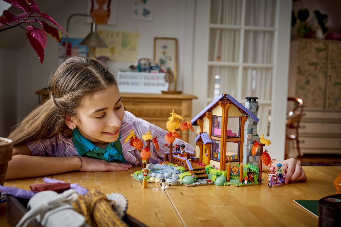 LEGO® Friends Cozy Fall Forest Cabin (42705) (6)