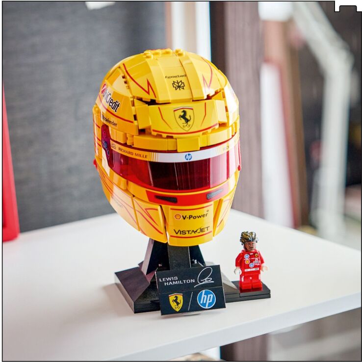 LEGO® Editions Scuderia Ferrari HP Lewis Hamilton Helmet (43022) (4)