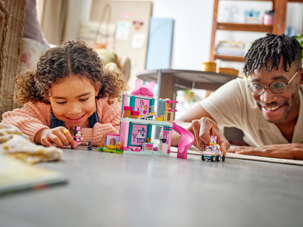 LEGO Disney Minnie's Pet Hotel (43274) (6)