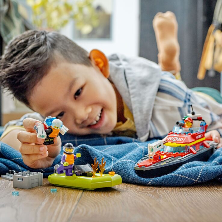 LEGO City Fire Rescue Boat (60373) (6)