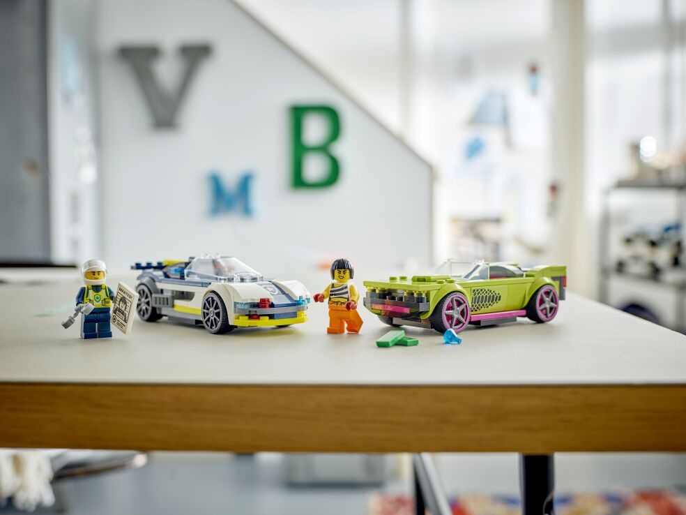 LEGO City Police Car & Muscle Car Chase (60415) (6)