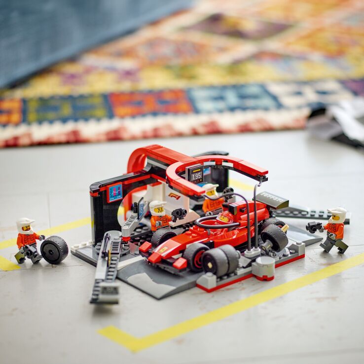 LEGO City F1 Pit Stop & Pit Crew With Ferrari Car (60443) (9)