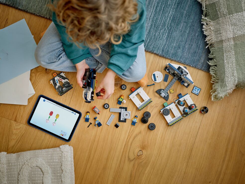 LEGO City Custom Police Car Garage (60457) (5)