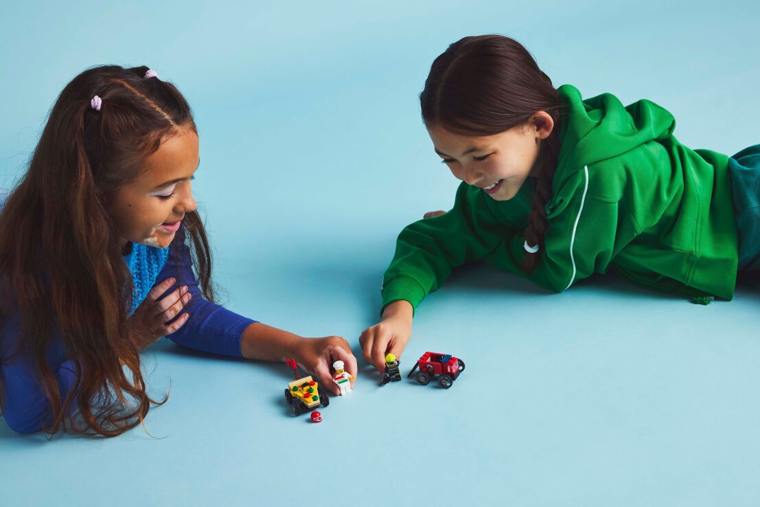 LEGO City Pizza vs. Fire Truck Race Car (60458) (6)