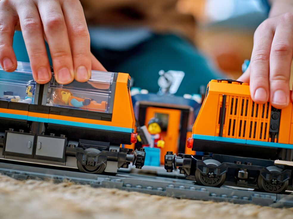 LEGO® City Explorers' Arctic Polar Express Train (60470) (10)