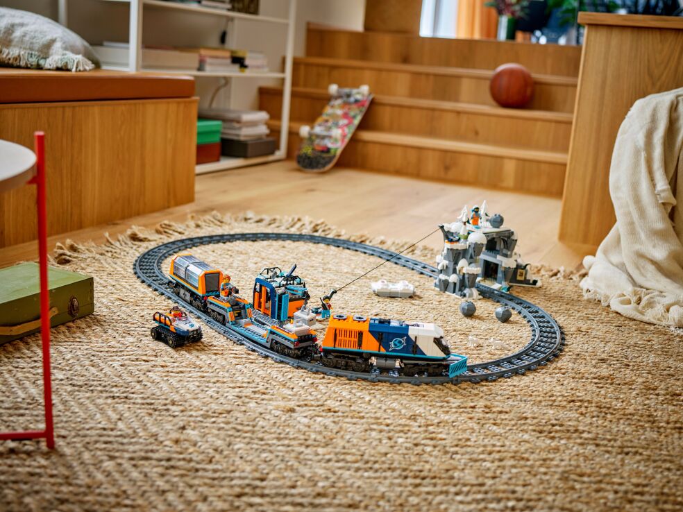 LEGO® City Explorers' Arctic Polar Express Train (60470) (16)