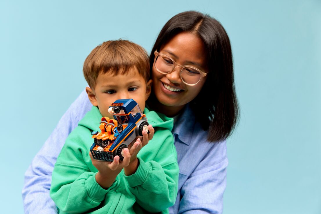 LEGO City Motorcycle Transpoter (60491) (7)