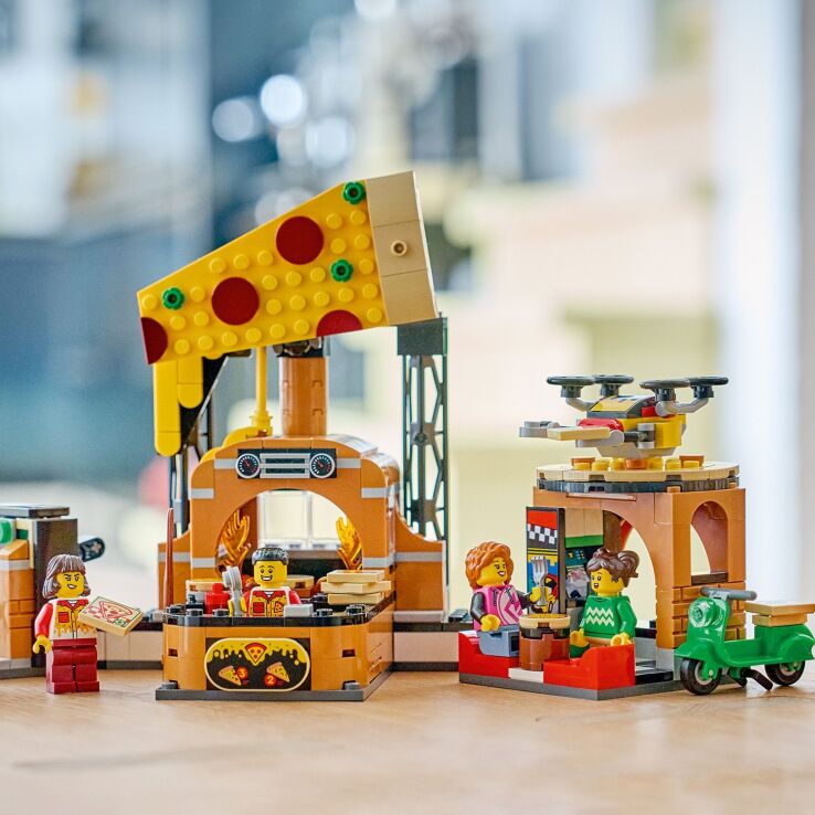 LEGO® City Pizza Delivery Experience With Vehicles (60496) (2)