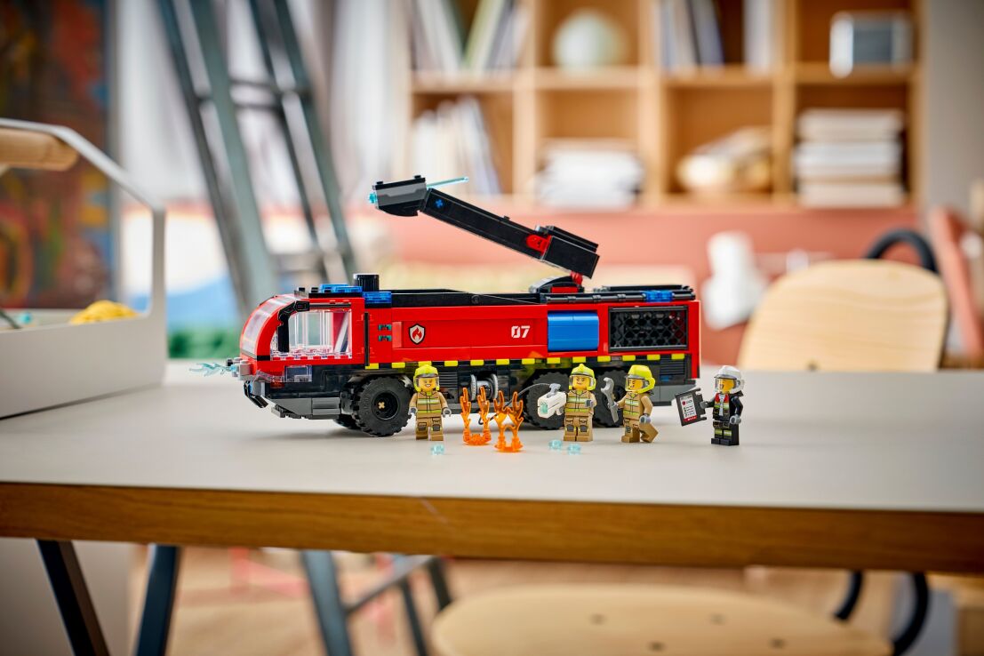 LEGO® City Airport Fire Truck (60499) (11)