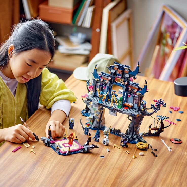 LEGO Ninjago Wolf Mask Shadow Dojo (71813) (2)