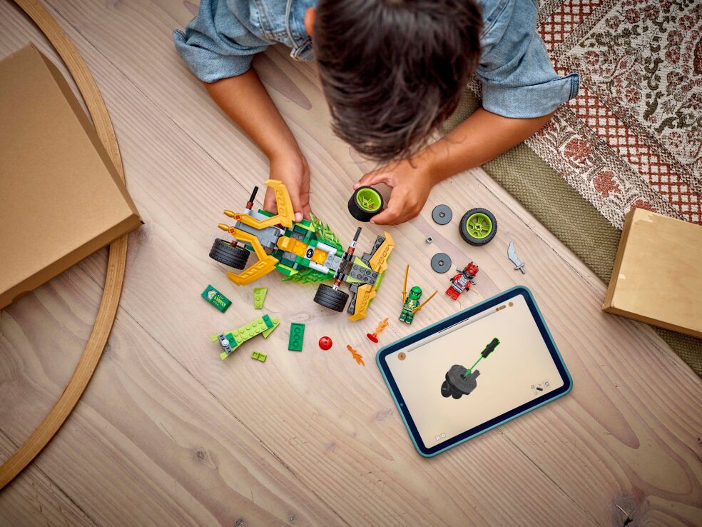 LEGO Ninjago Lloy's Race Car (71828) (5)