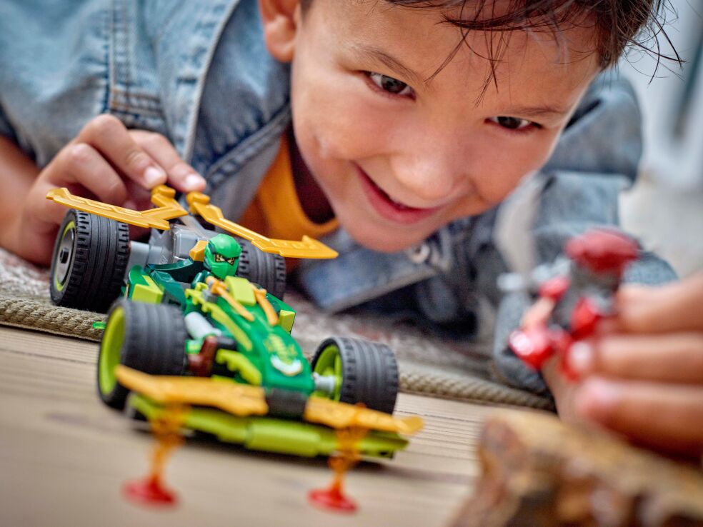 LEGO Ninjago Lloy's Race Car (71828) (6)