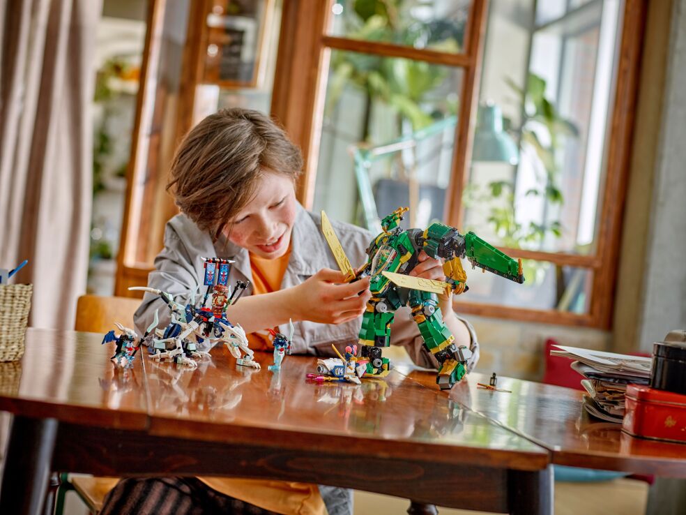 LEGO Ninjago Lloy's Jet Mech (71845) (7)