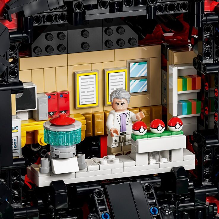 LEGO® Pokemon Iconic Trainer Moments Poke Ball (72154) (2)