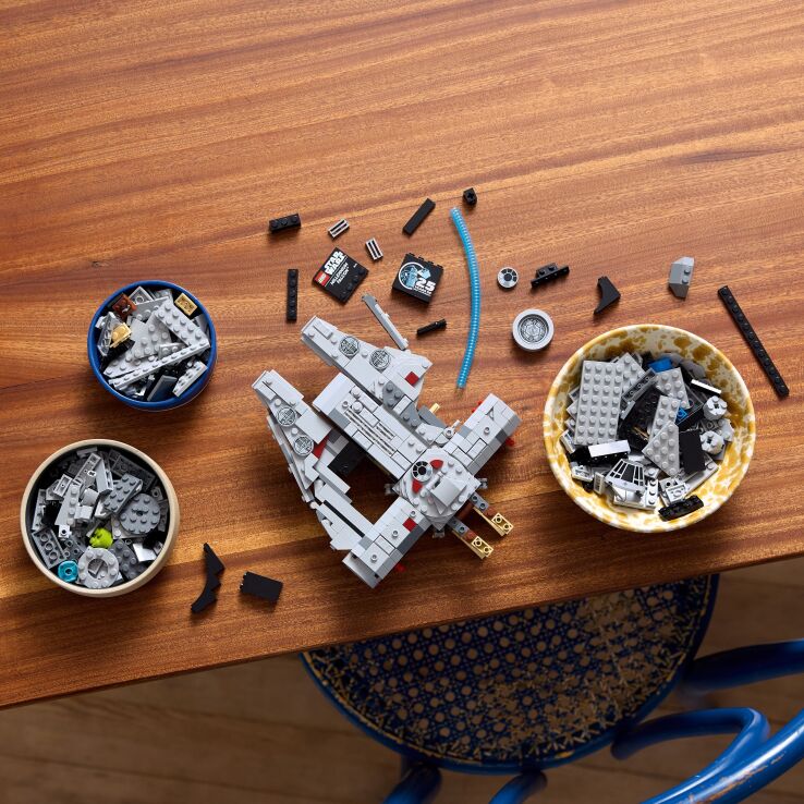 LEGO Star Wars Millennium Falcon (75375) (2)