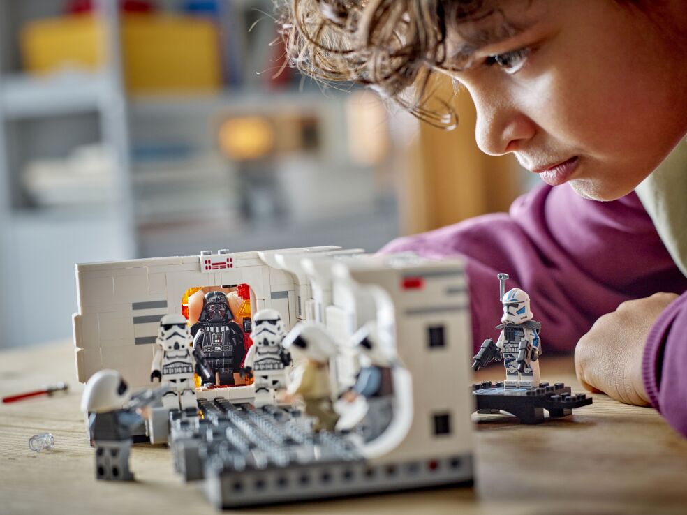 LEGO Star Wars Boarding The Tantine IV (75387) (8)