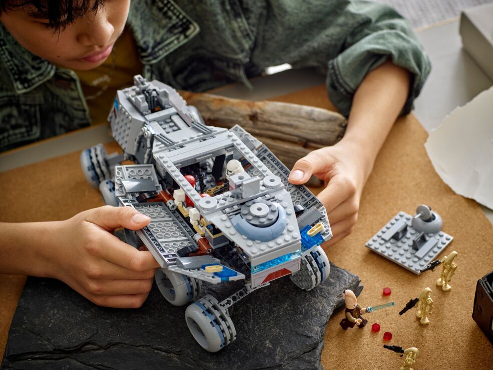LEGO® Star Wars Republic Juggernaut (75413) (12)