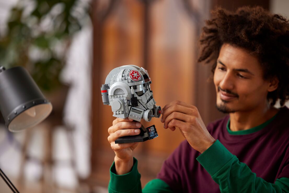 LEGO Star Wars At-At Driver Helmet (75429) (9)