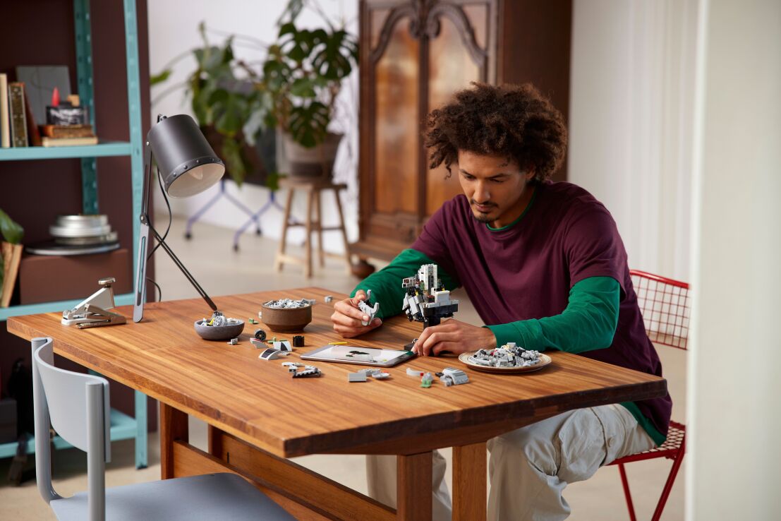 LEGO Star Wars At-At Driver Helmet (75429) (4)