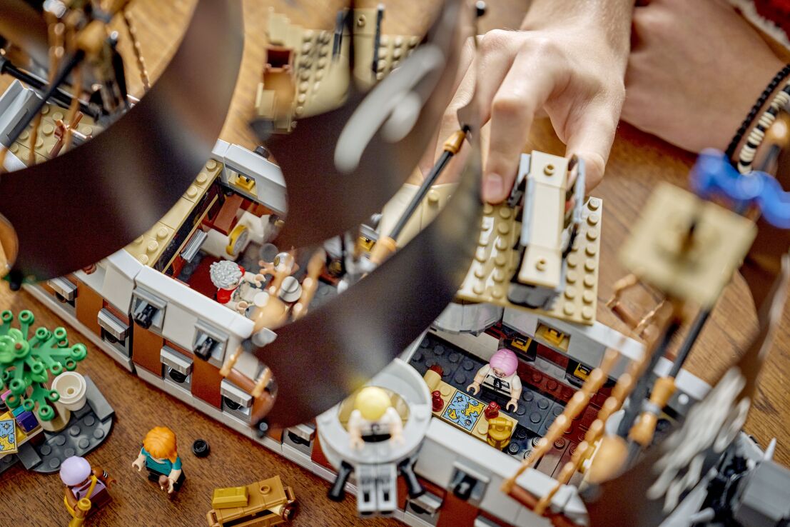 LEGO® One Piece Garp's Marine Battleship (75646) (6)