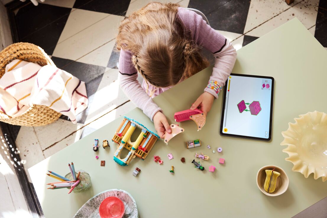 LEGO Wicked Glinda, Elphaba & Nessarose At Shiz University (75681) (5)