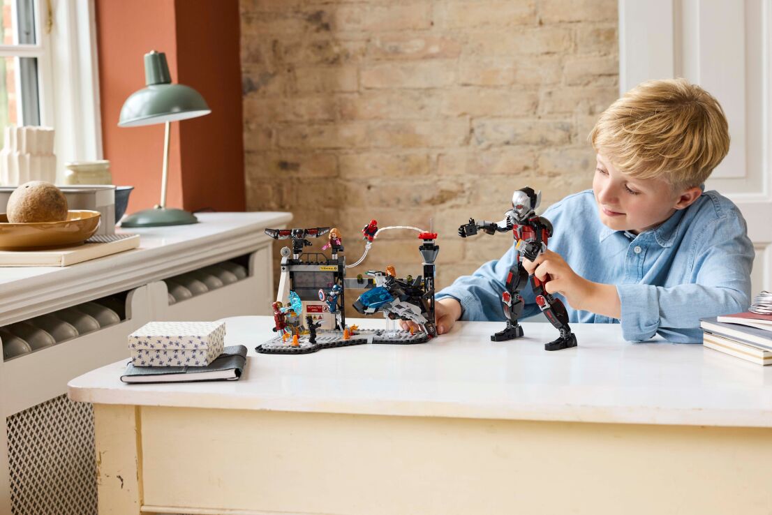 LEGO Super Heroes Captain America: Civil War Action Battle (76314) (10)