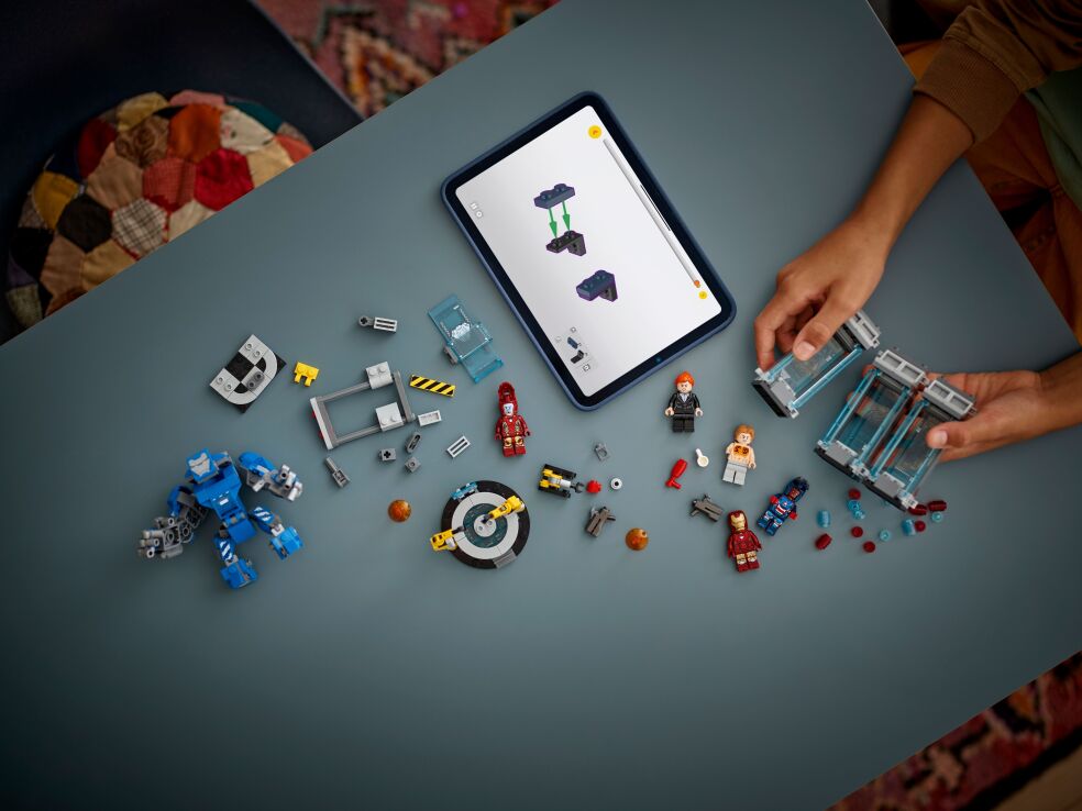 LEGO Super Heroes Iron Man's Laboratory: Hall Of Armor (76315) (8)