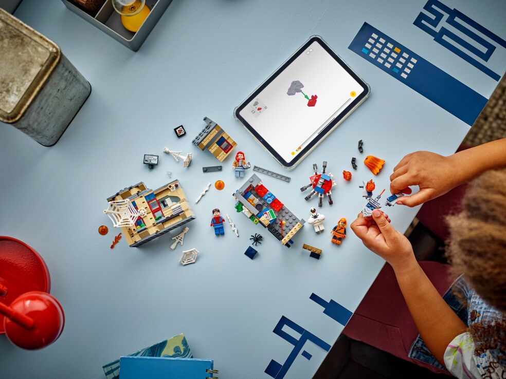 LEGO Super Heroes Peter Parker's Apartment (76317) (8)
