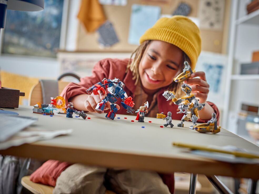 LEGO Super Heroes Avengers: Endgame Thor vs. Chitauri (76322) (6)