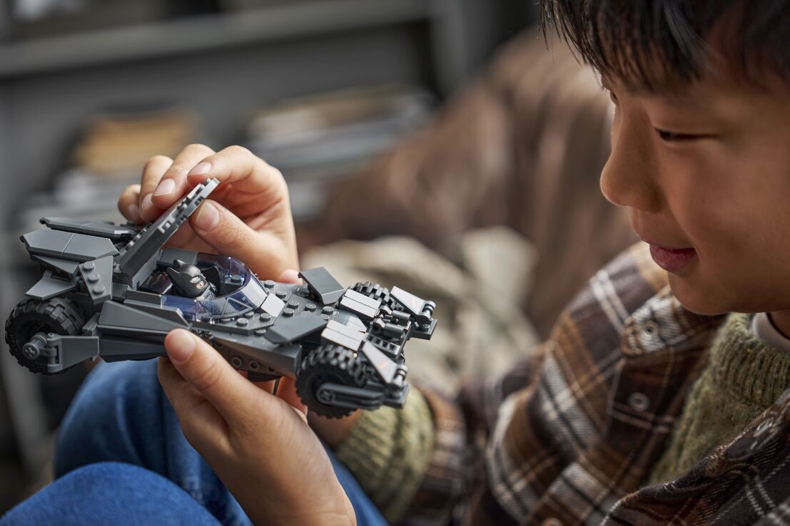 LEGO Super Heroes Batman vs. Superman Batmobile (76331) (4)